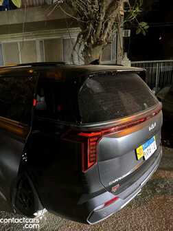 Used Kia Carnival 2025