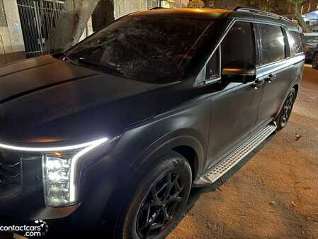 Used Kia Carnival 2025