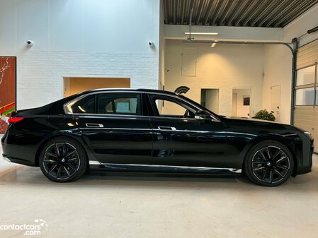BMW i7 2024