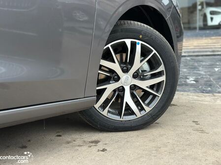 Geely Emgrand 8 2026