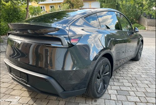 Tesla Model  Y 2025