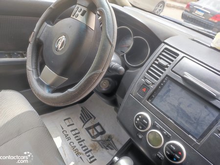 Nissan Tiida 2011