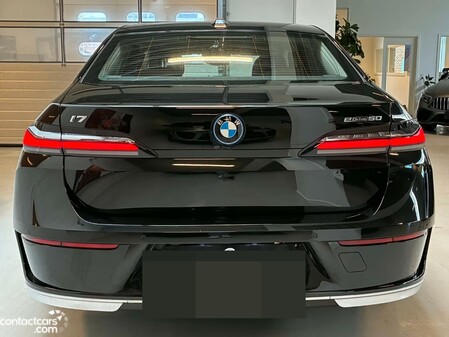 BMW i7 2024